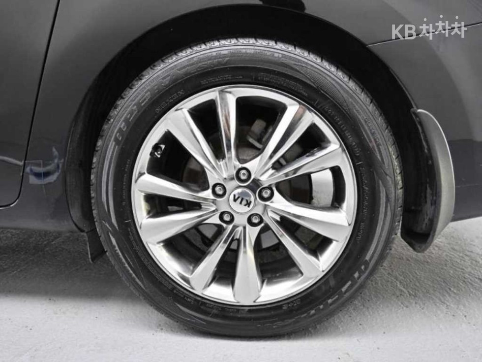 Kia Carnival — miniaturë 20