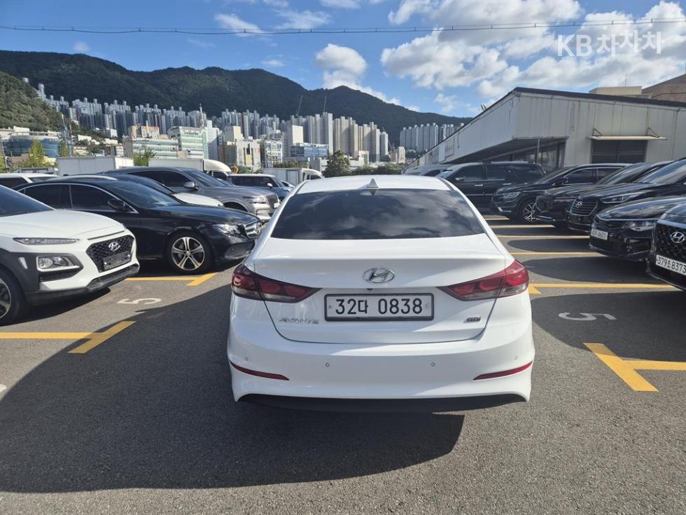 Hyundai Avante — miniaturë 4