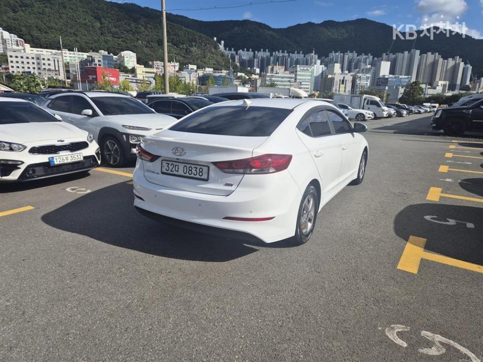 Hyundai Avante — miniaturë 5