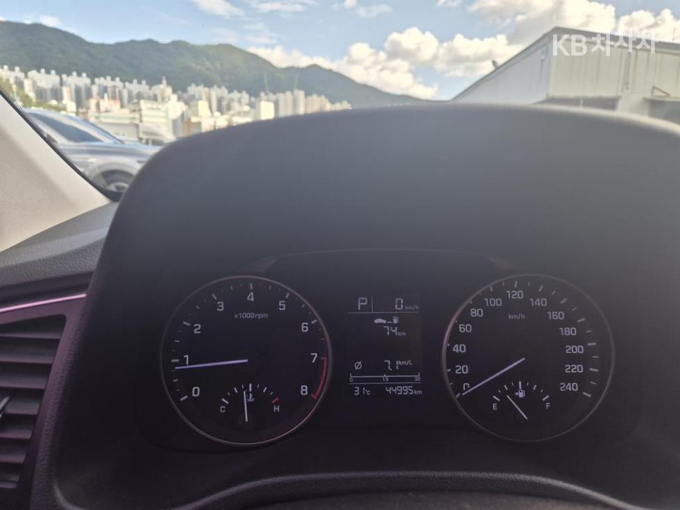 Hyundai Avante — miniaturë 12