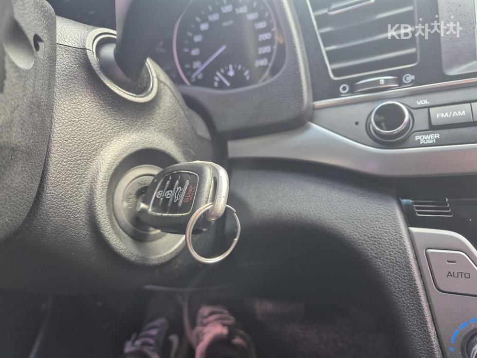 Hyundai Avante — miniaturë 14