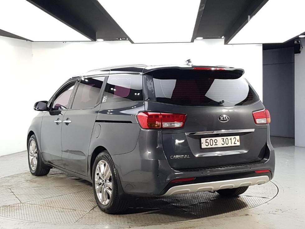 Kia Carnival — miniaturë 3