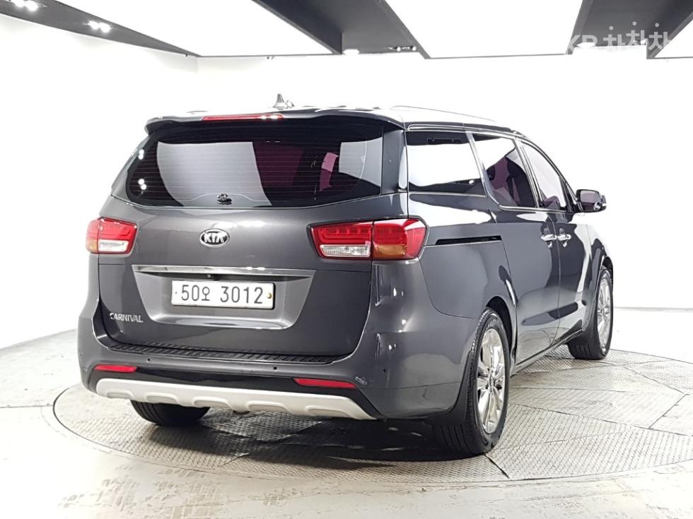 Kia Carnival — miniaturë 4