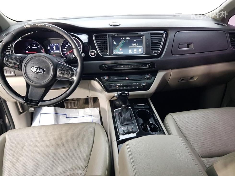 Kia Carnival — miniaturë 5