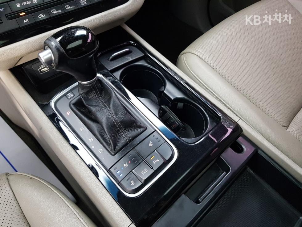 Kia Carnival — miniaturë 8