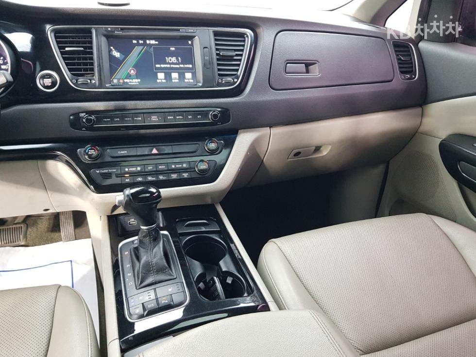Kia Carnival — miniaturë 10