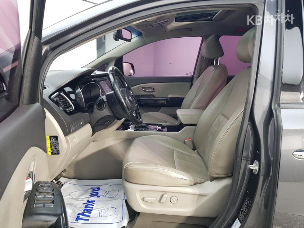 Kia Carnival — miniaturë 11