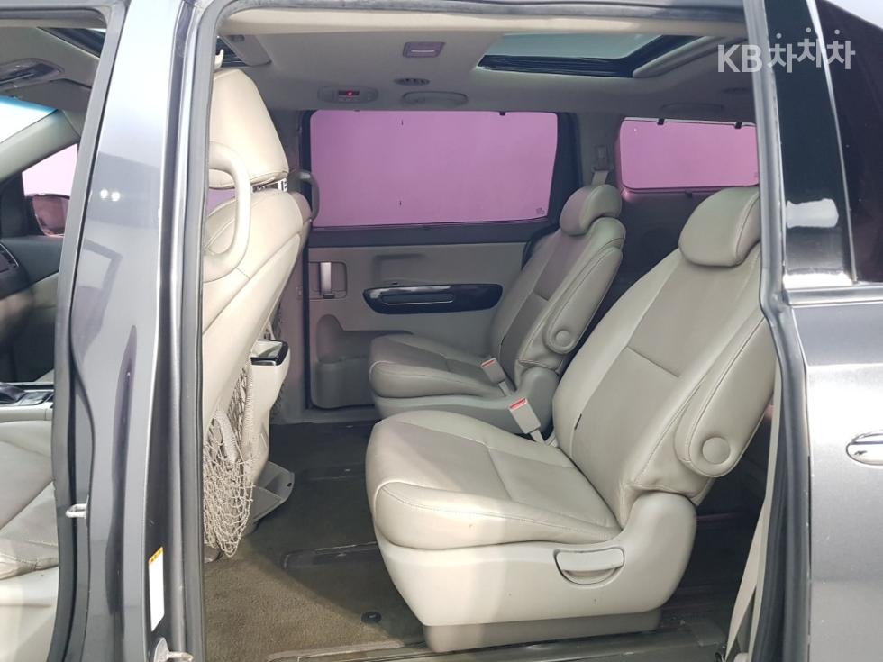 Kia Carnival — miniaturë 12