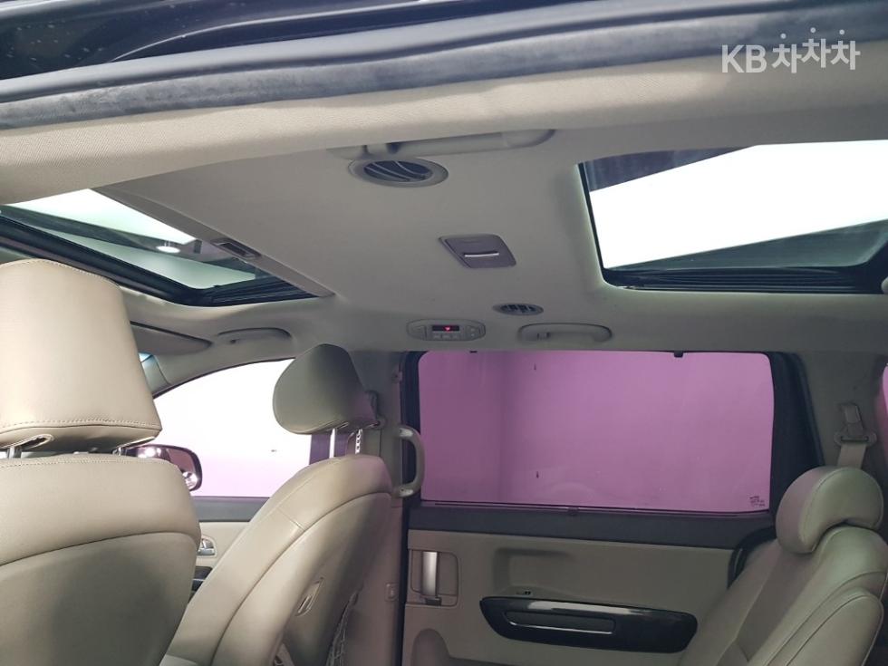 Kia Carnival — miniaturë 13
