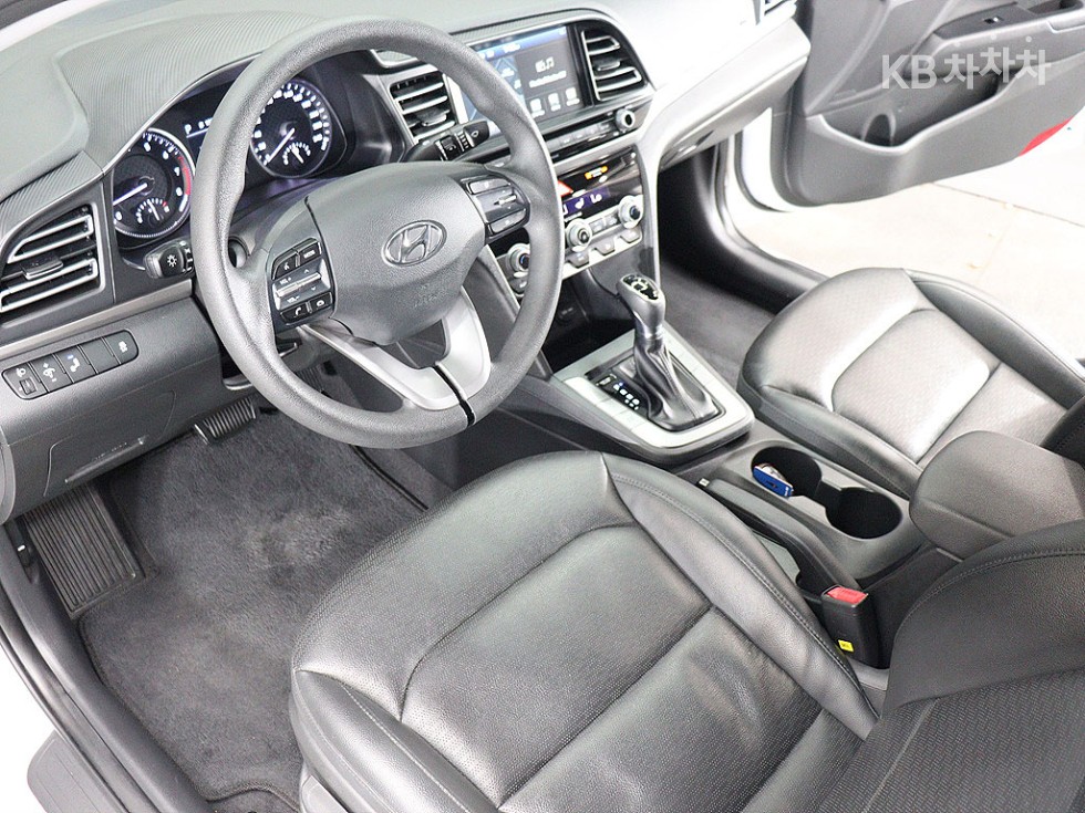 Hyundai Avante — miniaturë 10