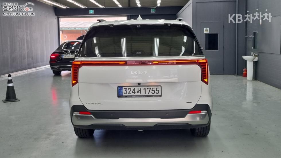 Kia Carnival — miniaturë 4