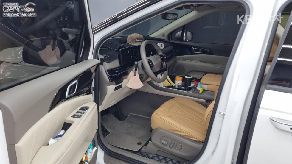 Kia Carnival — miniaturë 9