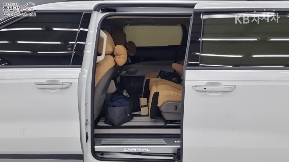 Kia Carnival — miniaturë 10
