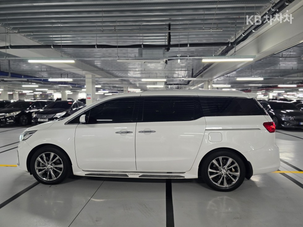 Kia Carnival — miniaturë 4