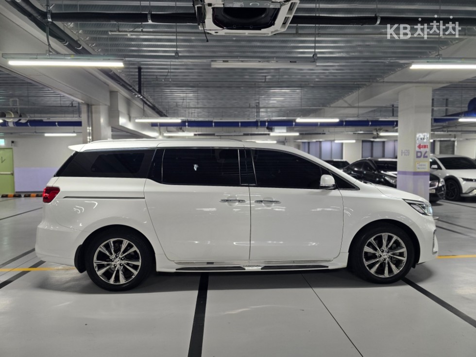 Kia Carnival — miniaturë 5