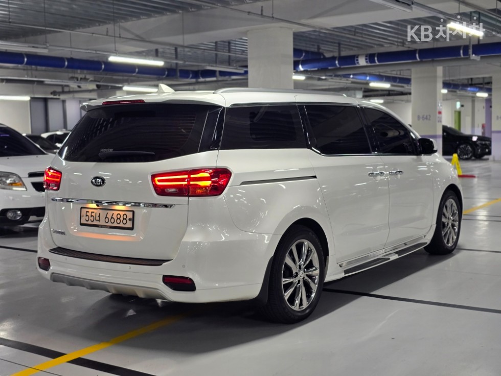 Kia Carnival — miniaturë 6