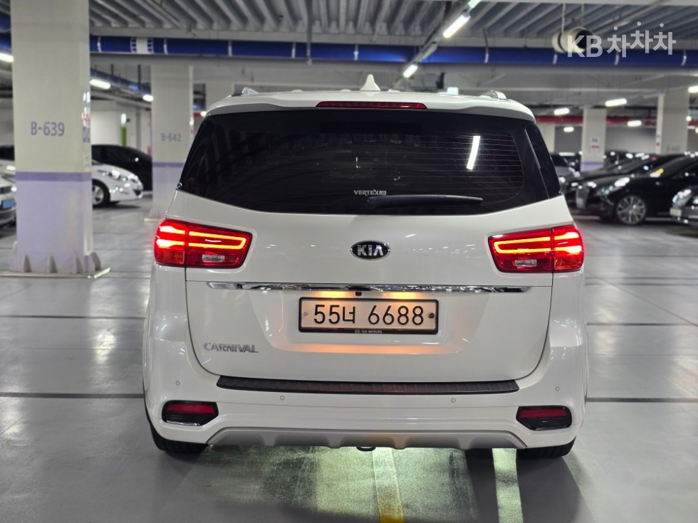 Kia Carnival — miniaturë 7