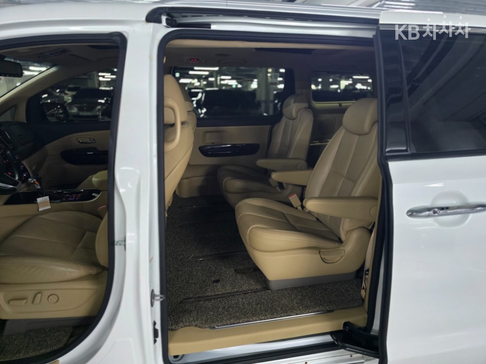 Kia Carnival — miniaturë 10