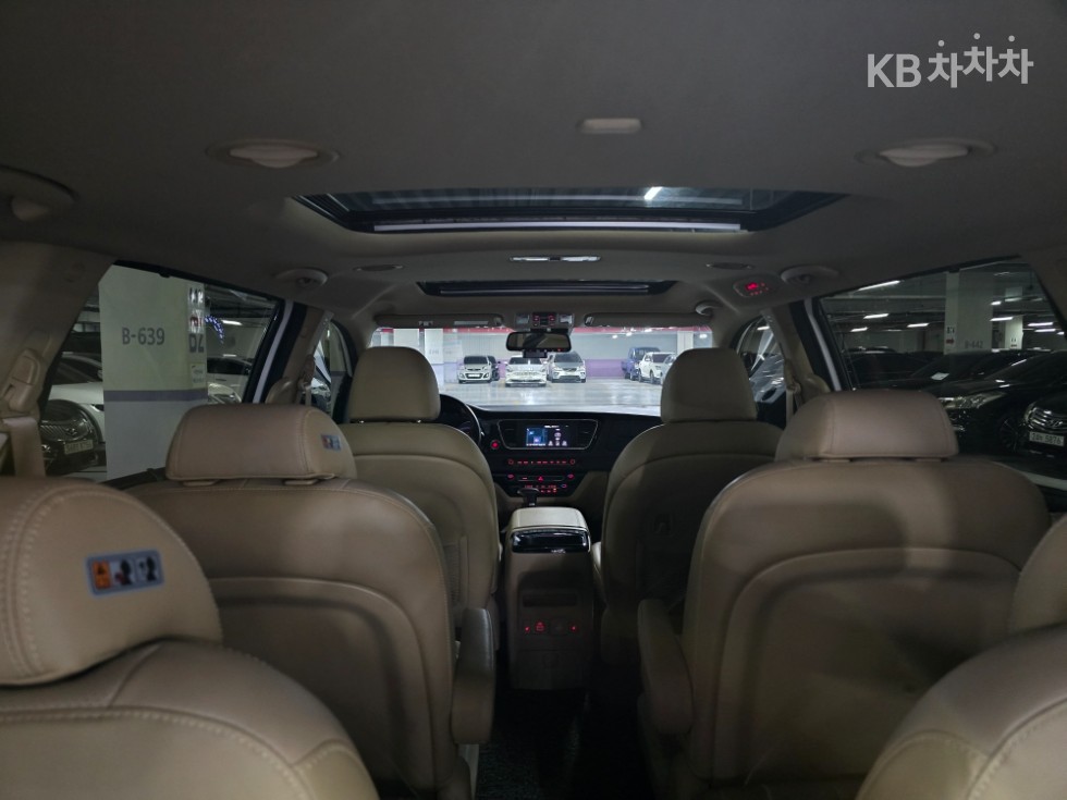 Kia Carnival — miniaturë 12