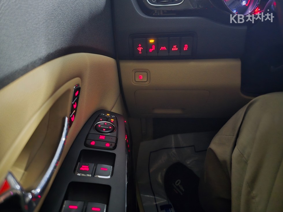 Kia Carnival — miniaturë 18