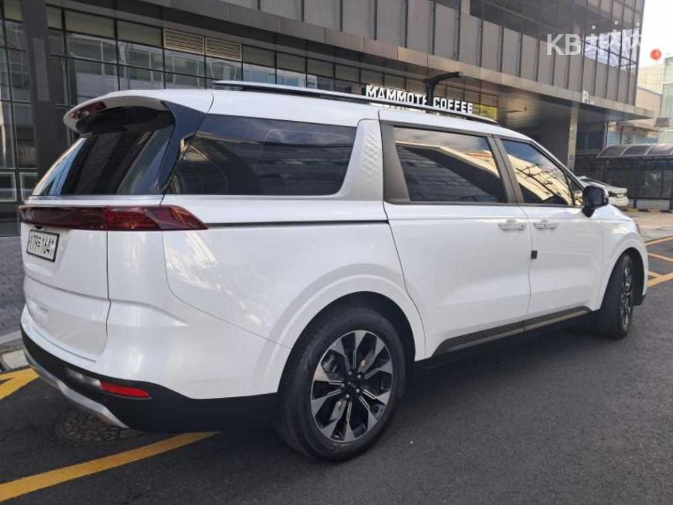 Kia Carnival — miniaturë 4