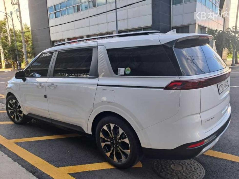 Kia Carnival — miniaturë 5