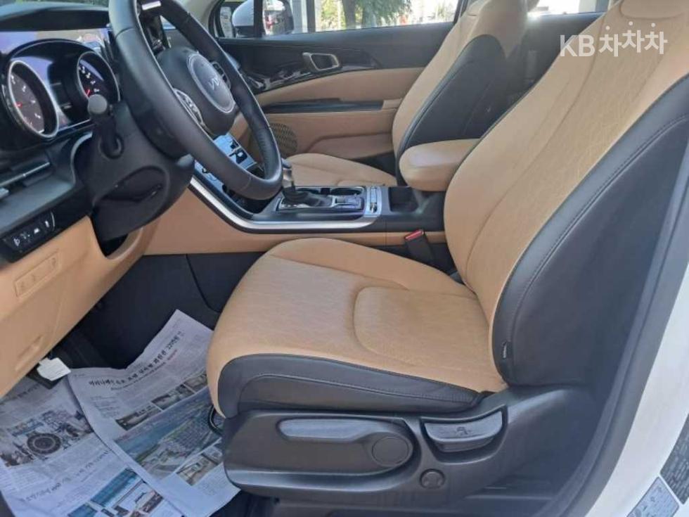 Kia Carnival — miniaturë 7