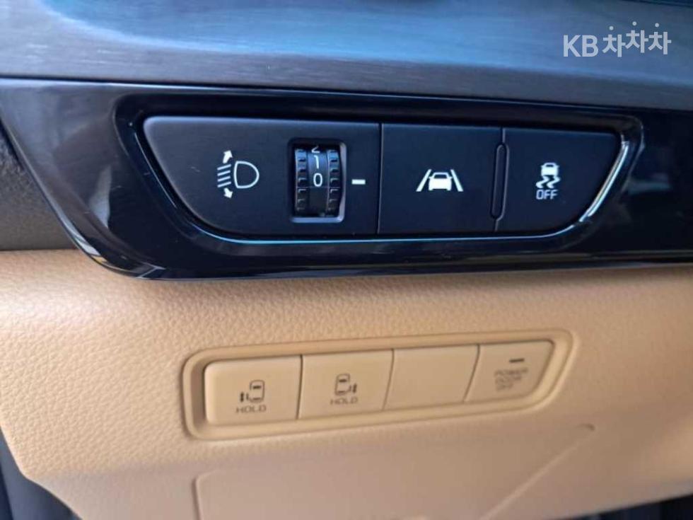 Kia Carnival — miniaturë 8