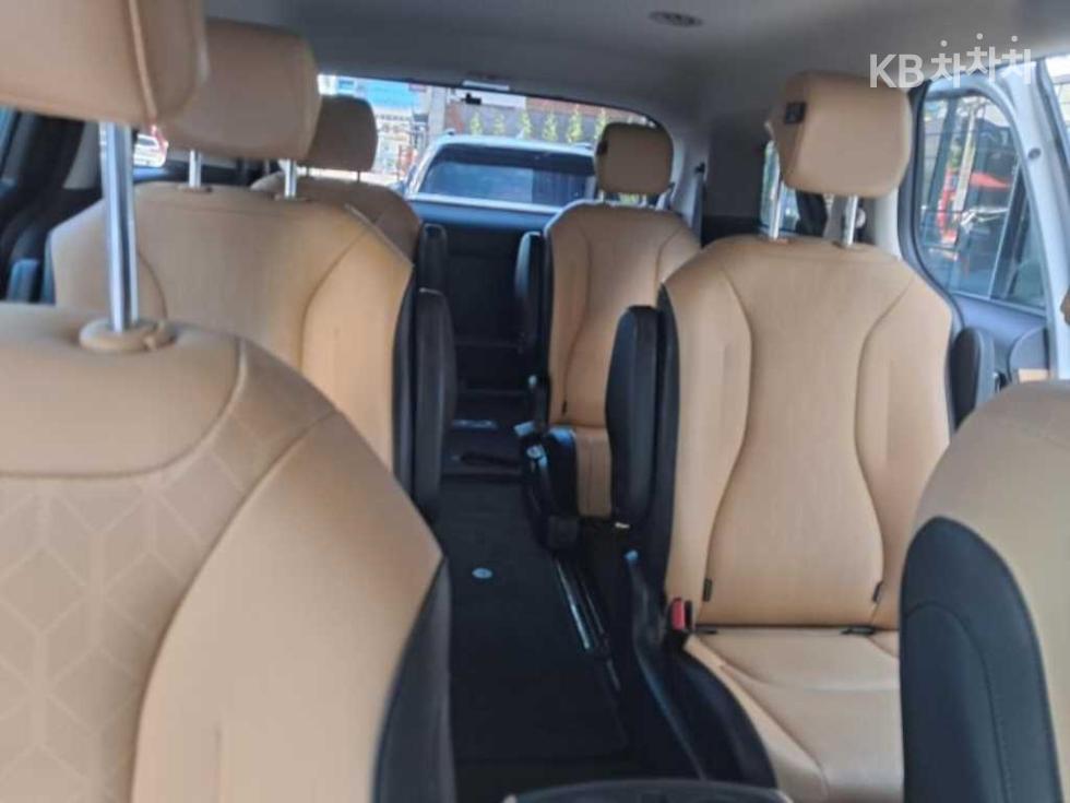 Kia Carnival — miniaturë 17