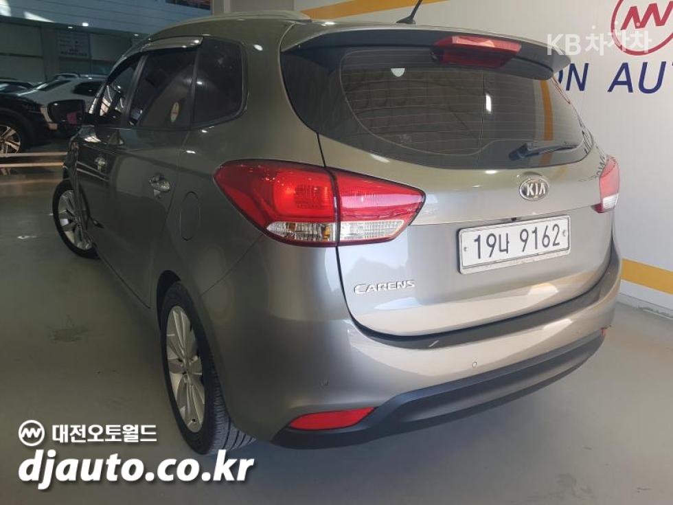 Kia Carens — miniaturë 5