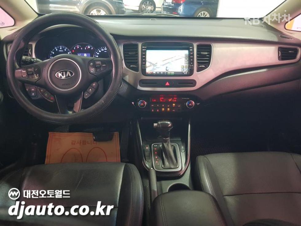 Kia Carens — miniaturë 9