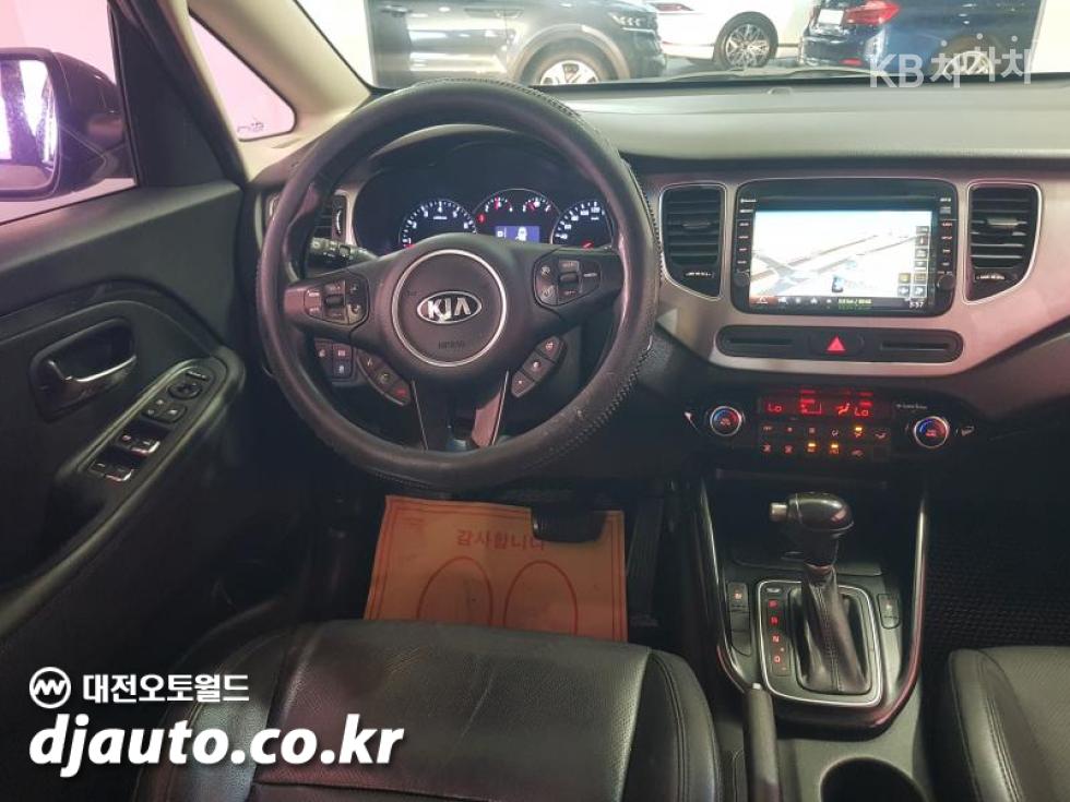 Kia Carens — miniaturë 10