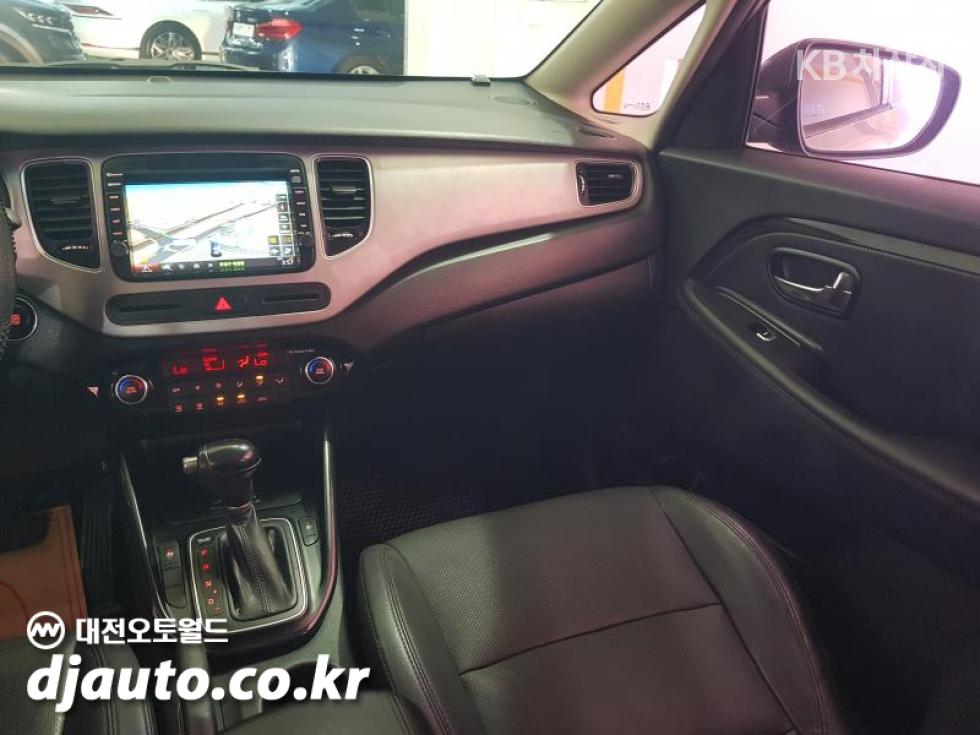 Kia Carens — miniaturë 11