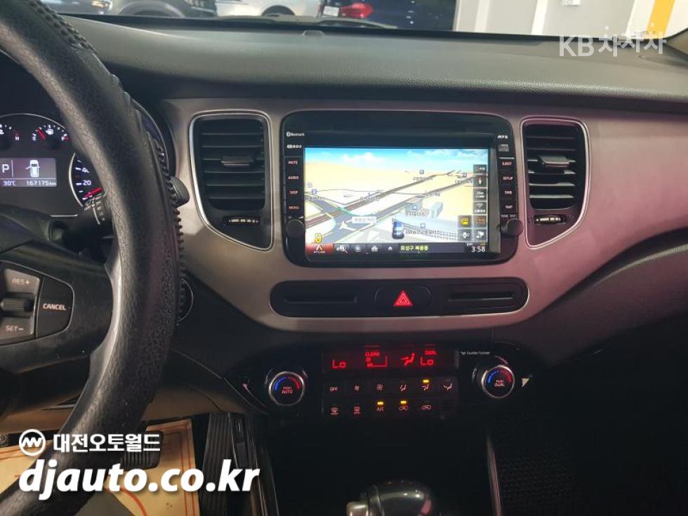 Kia Carens — miniaturë 14