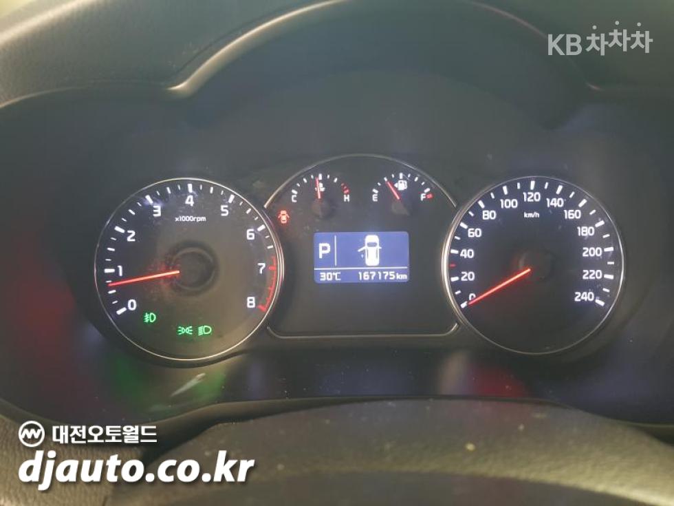 Kia Carens — miniaturë 17