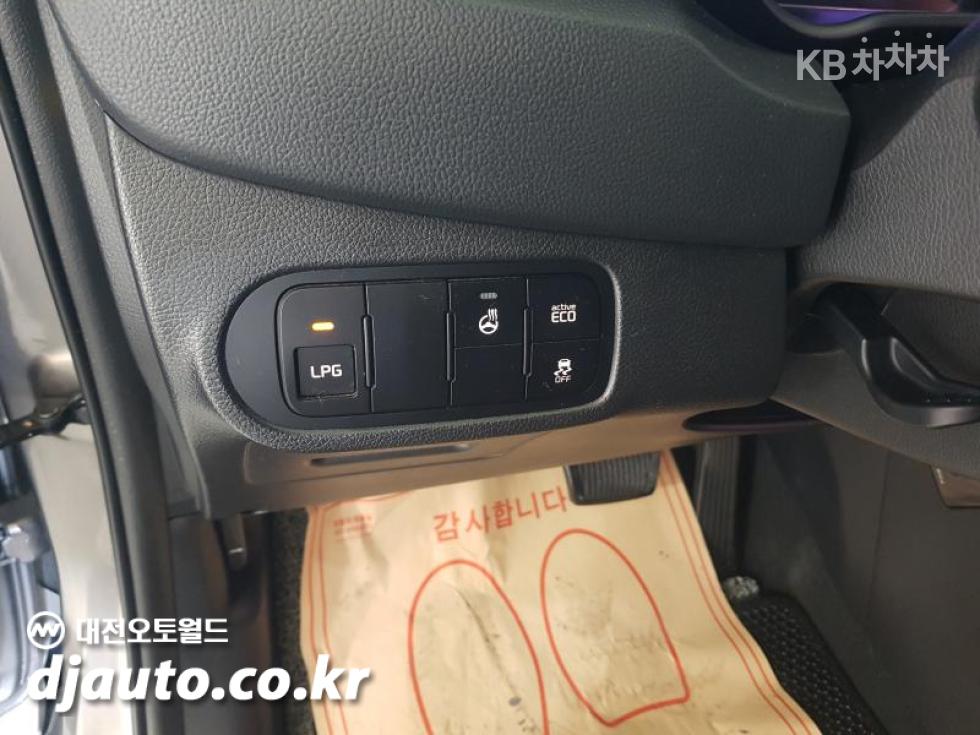 Kia Carens — miniaturë 19