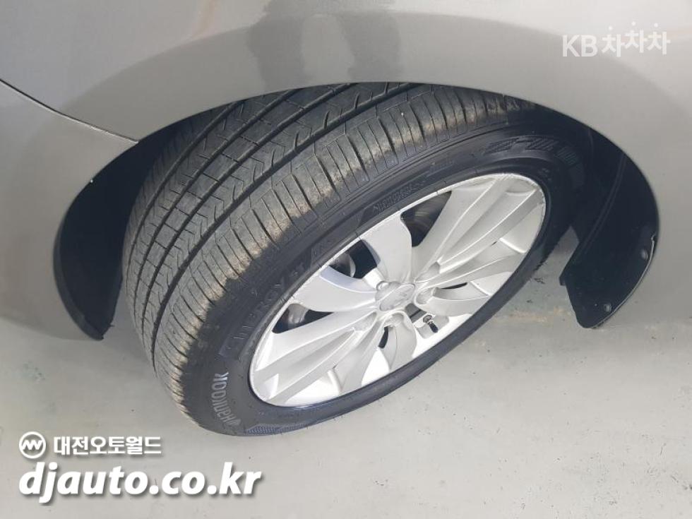 Kia Carens — miniaturë 20
