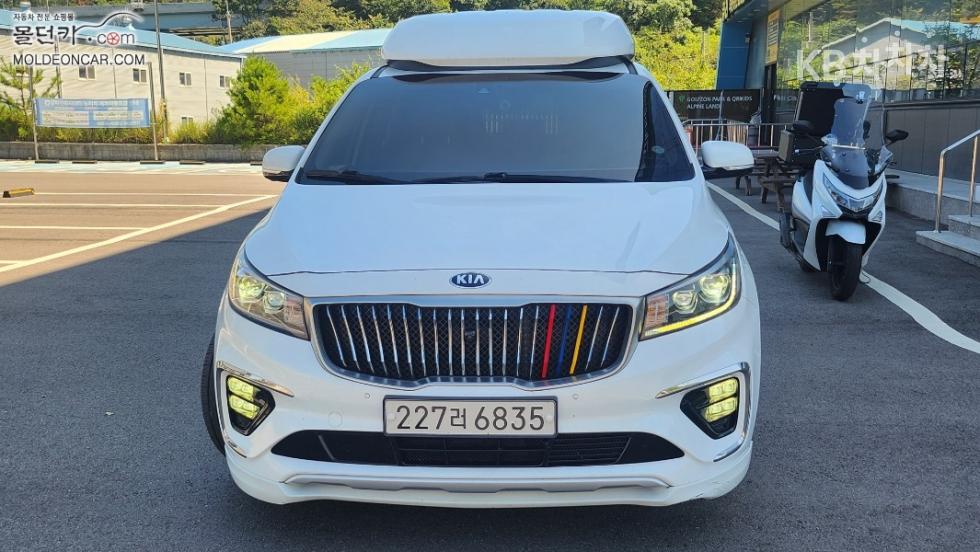 Kia Carnival — miniaturë 2
