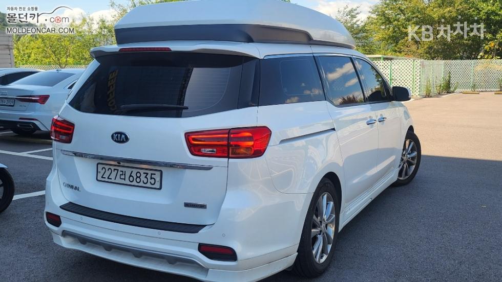 Kia Carnival — miniaturë 3