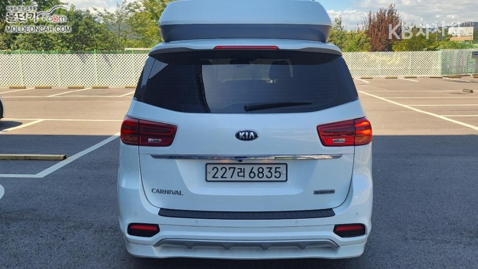 Kia Carnival — miniaturë 4