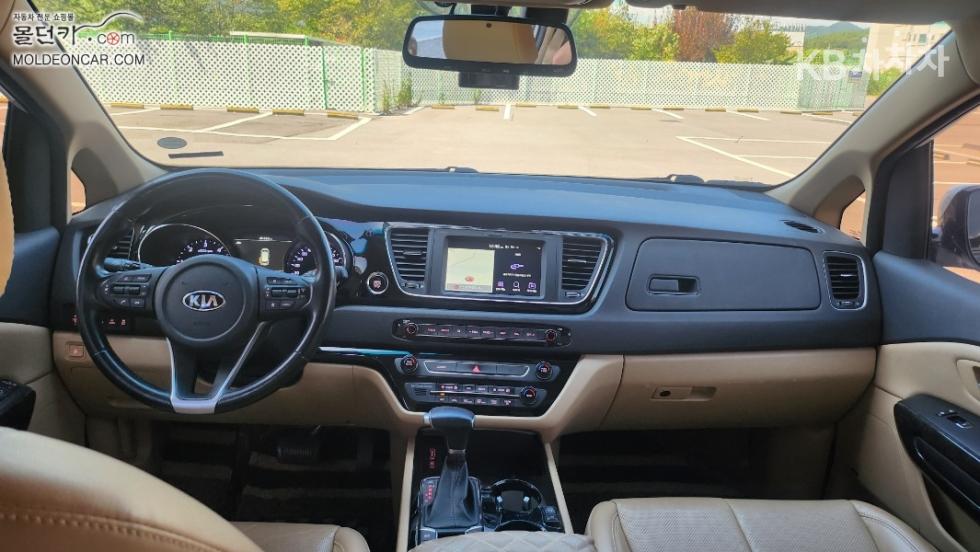 Kia Carnival — miniaturë 8