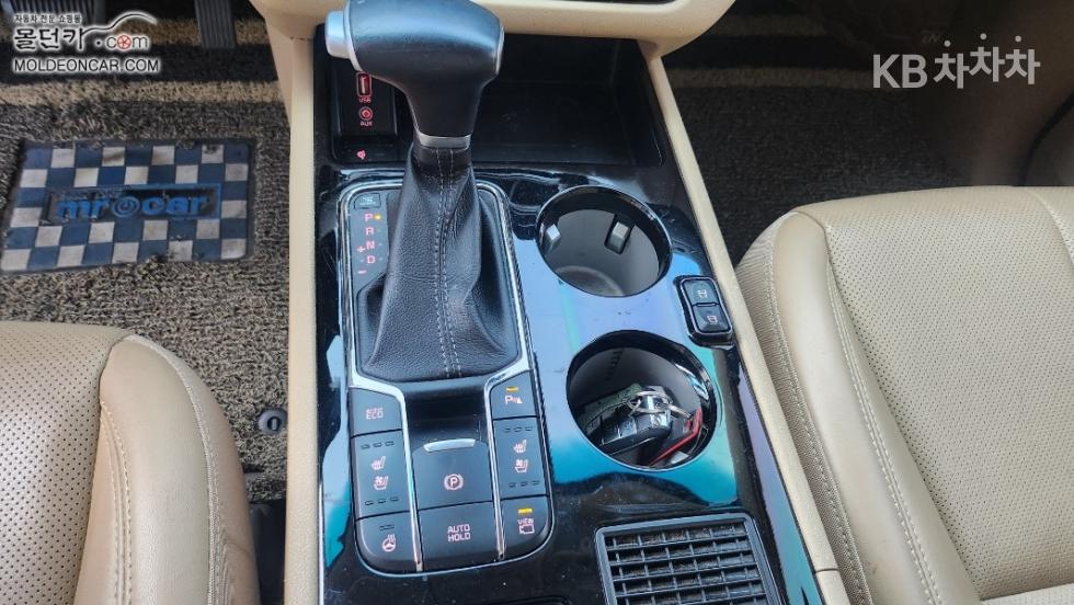 Kia Carnival — miniaturë 9