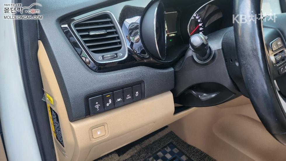 Kia Carnival — miniaturë 10