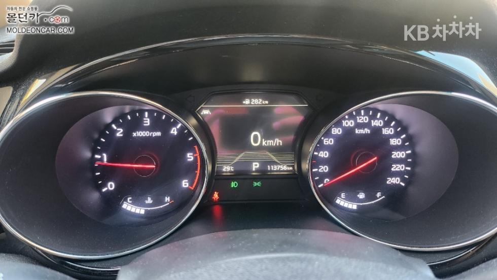 Kia Carnival — miniaturë 15