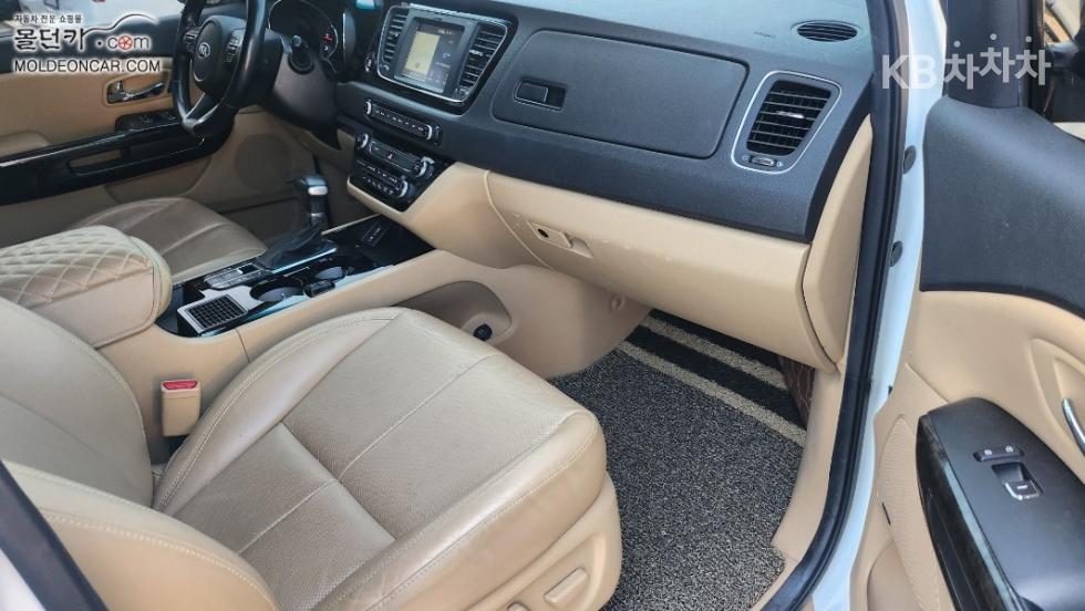 Kia Carnival — miniaturë 16