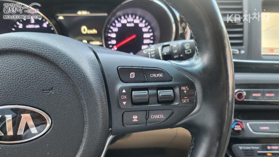 Kia Carnival — miniaturë 17