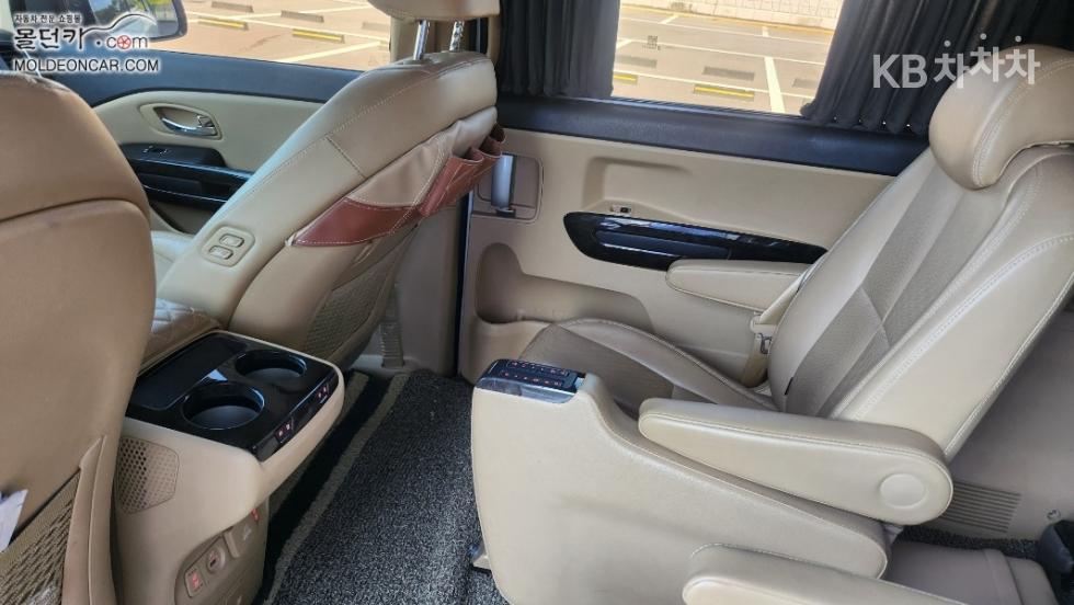 Kia Carnival — miniaturë 18