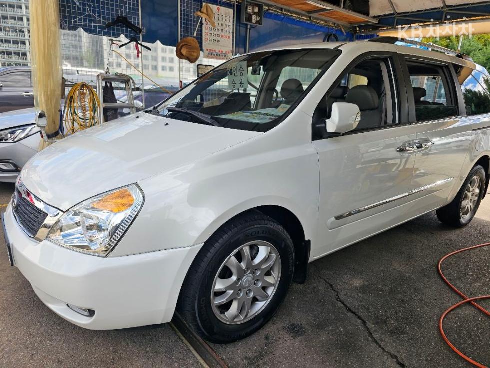 Kia Carnival — miniaturë 2