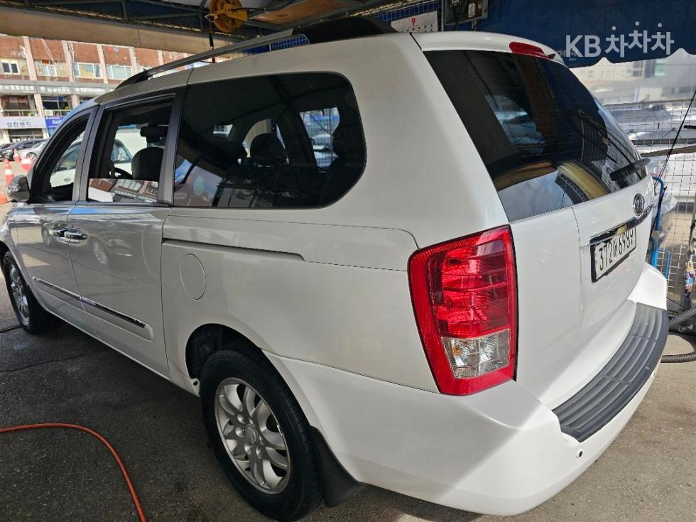 Kia Carnival — miniaturë 5