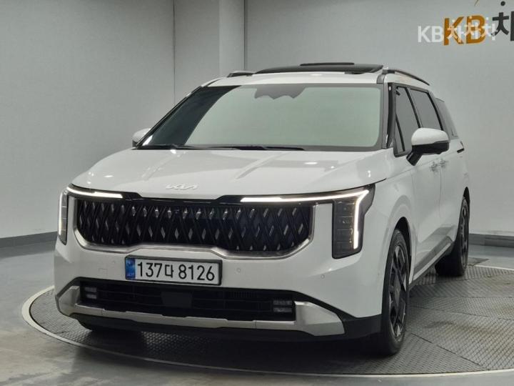 Kia Carnival 9Seater Diesel — foto 1
